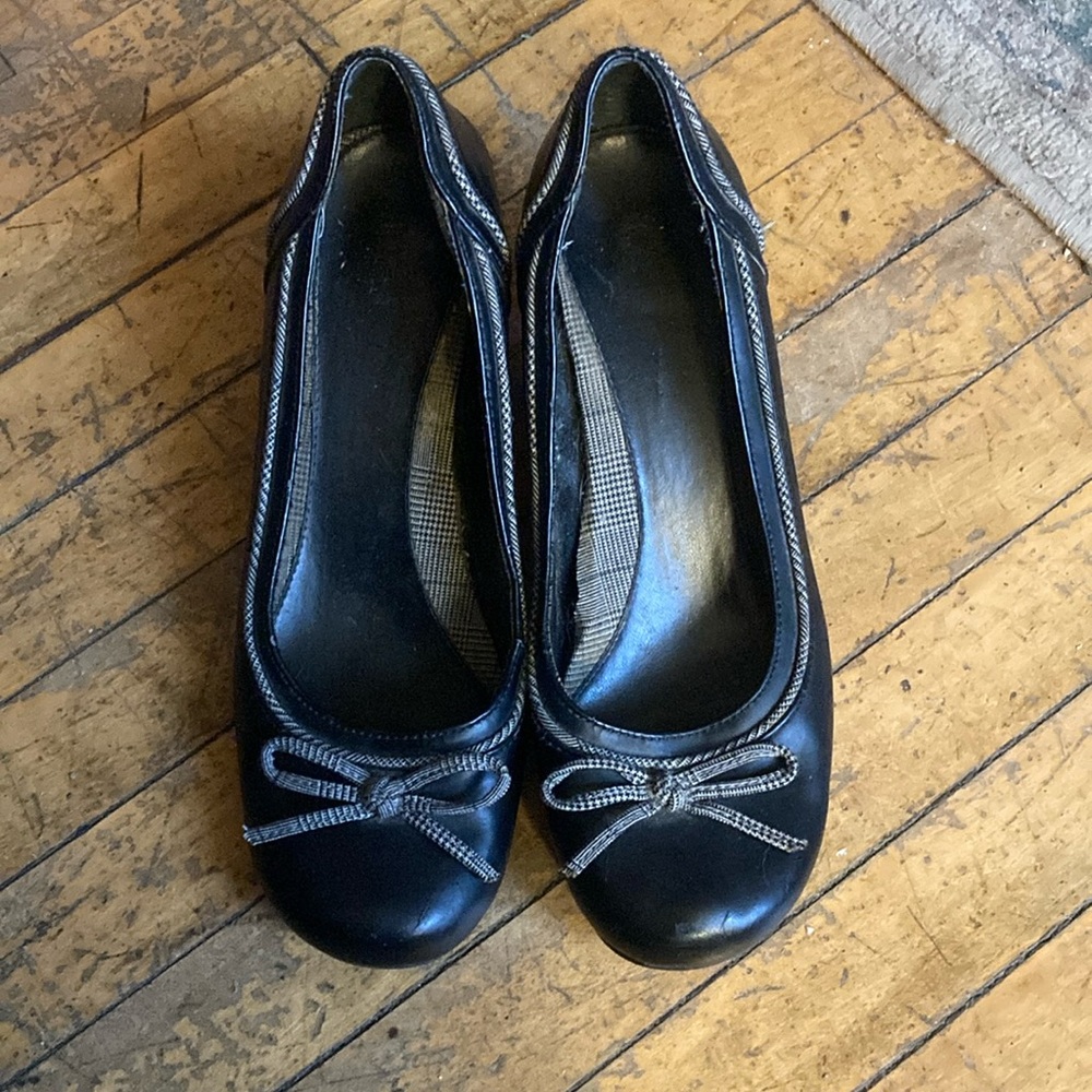 Elegant Black Women's Shoes with Bow Detail